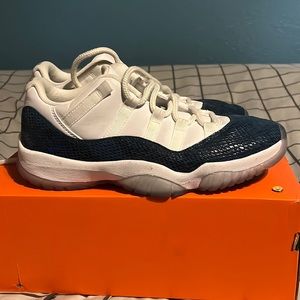 Jordan retro 11 low blue snakeskin